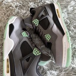 Size 10.5 Men’s Nike Air Jordan 4 Retro Green Glow  (2013) 308497-033. 