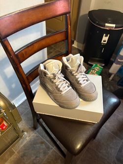 Jordan grey wolf 5s size 5.5y