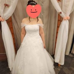 Wedding Dress Size 10 – Corset Back, Detachable Sleeves, Petite Fit