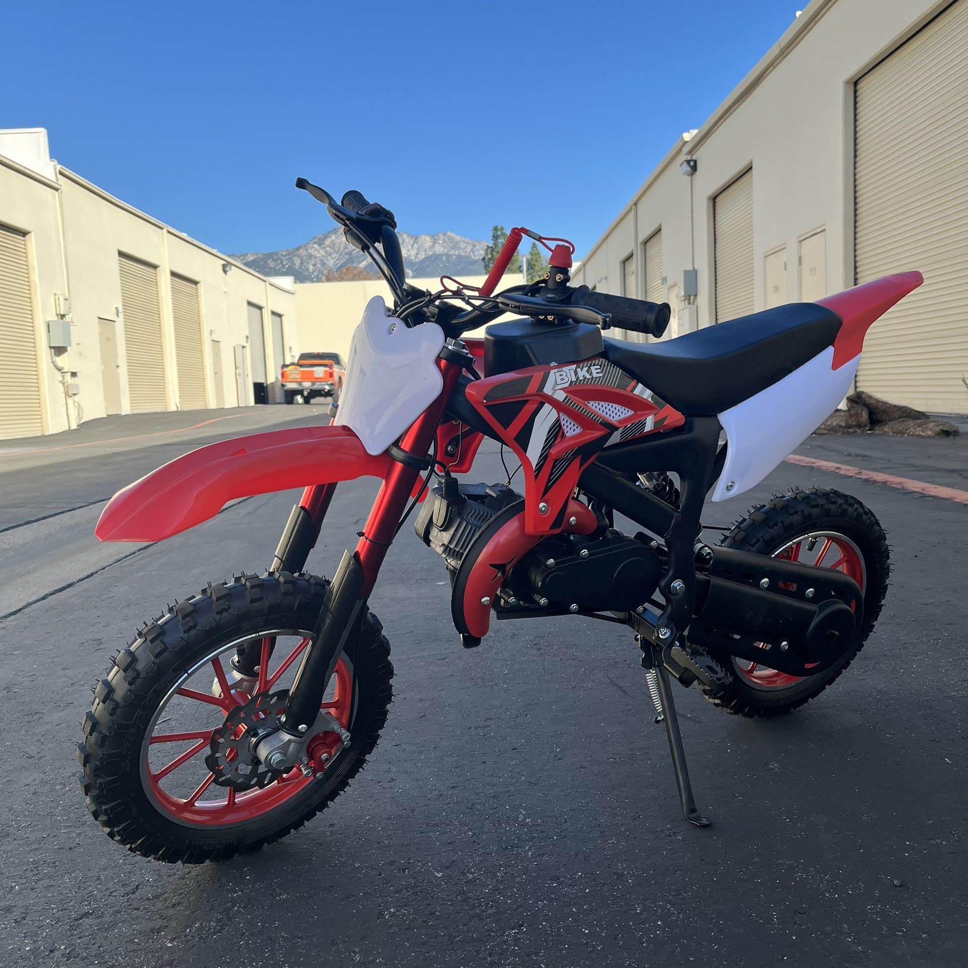 49CC Kids Gas Dirt Bike, 2-Stroke 20 MPH Top Speed, 132 LBS Max Load