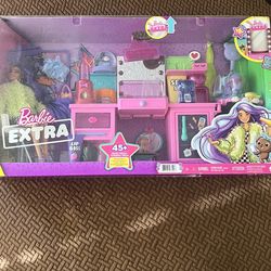 Barbie Extra Vanity and Doll  Toy Playset
