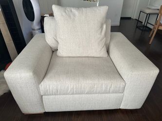 Living Spaces Accent Chair – Excellent Condition