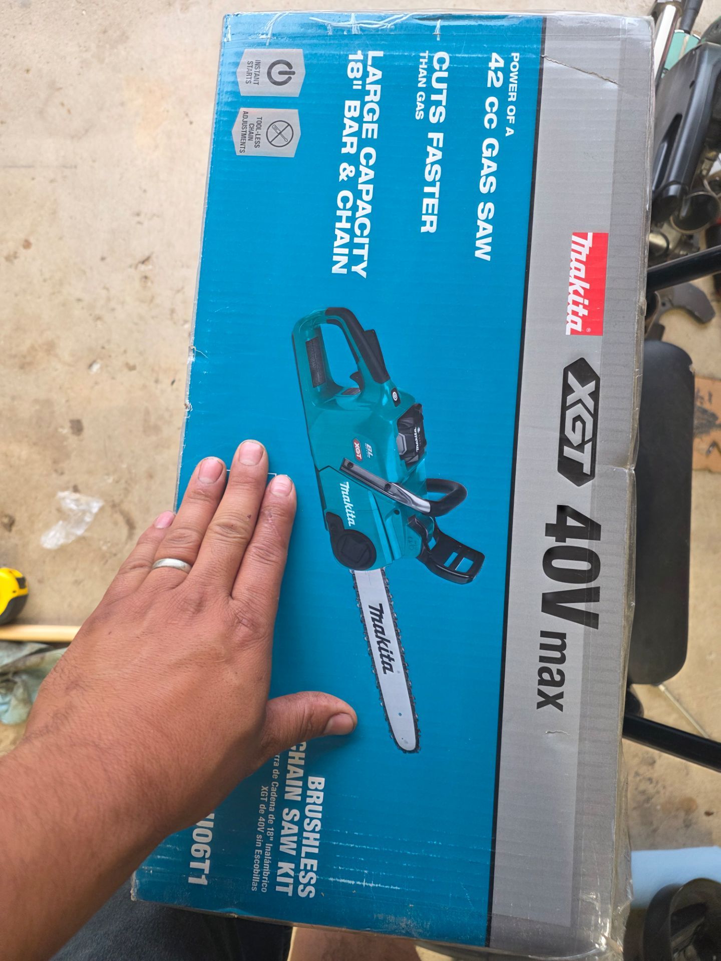 Makita 40v cordless xgt 18" chainsaw New