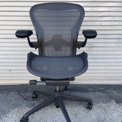 HERMAN MILLER REMASTERED AERON SIZE B ( NO TILT LOCKS) DELIVERY AVAILABLE FIR A FEE