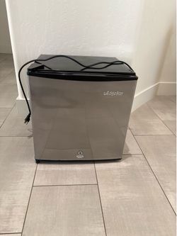 Mini refrigerator