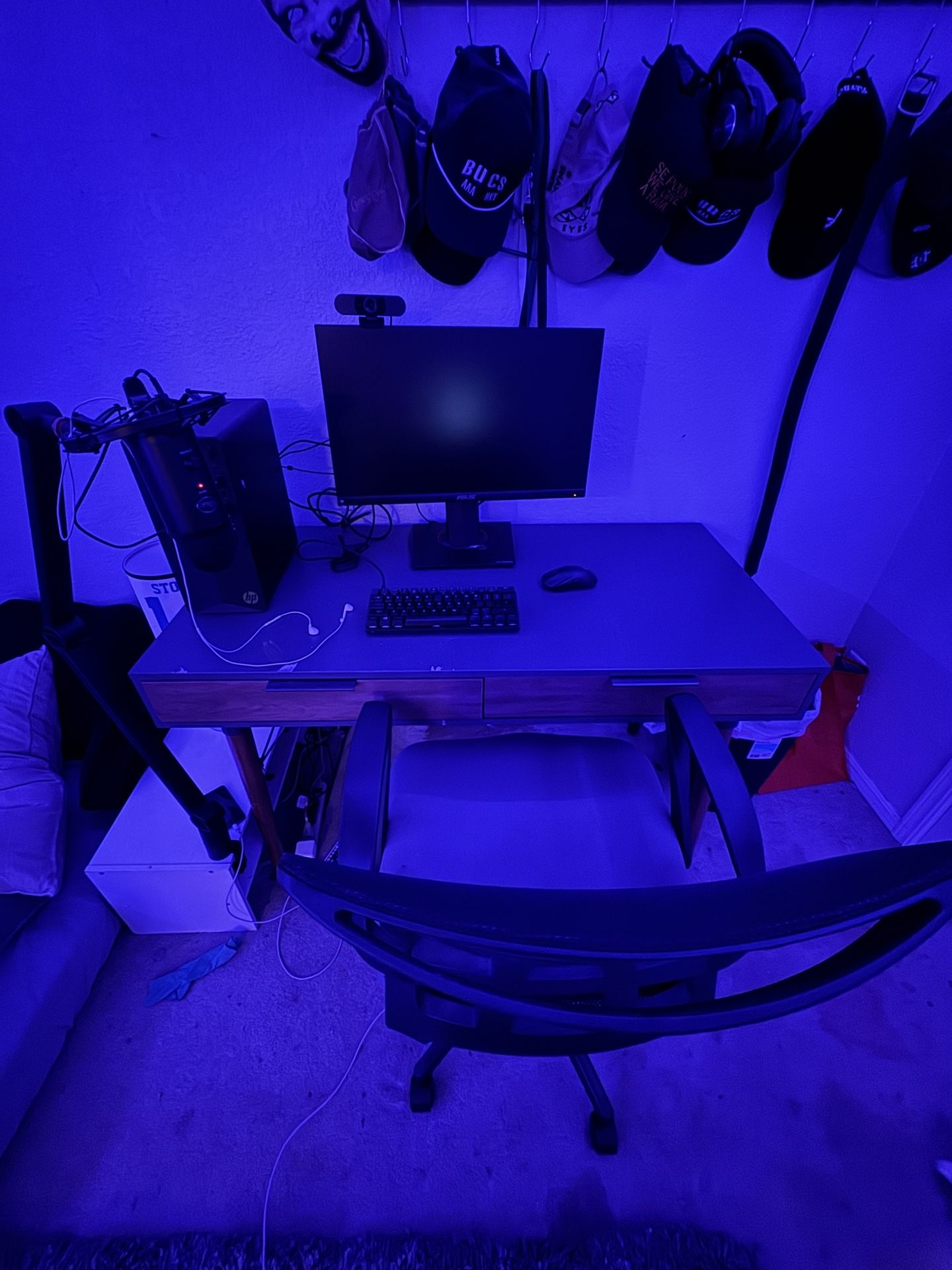 Gaming PC Full Setup Monitor, Keyboard, Mouse, Microphone, Desk And Chair