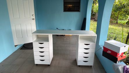 Nail/ office Desk