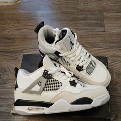 Air Jordan 4s Size 9.5 