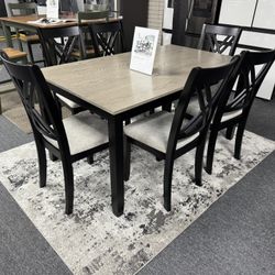 Dining Table Set. 🚚WE DELIVER🚚