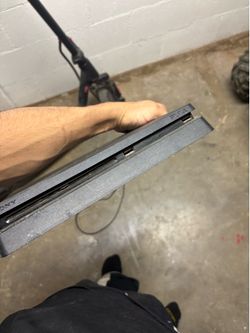 PS4 comes with power cord