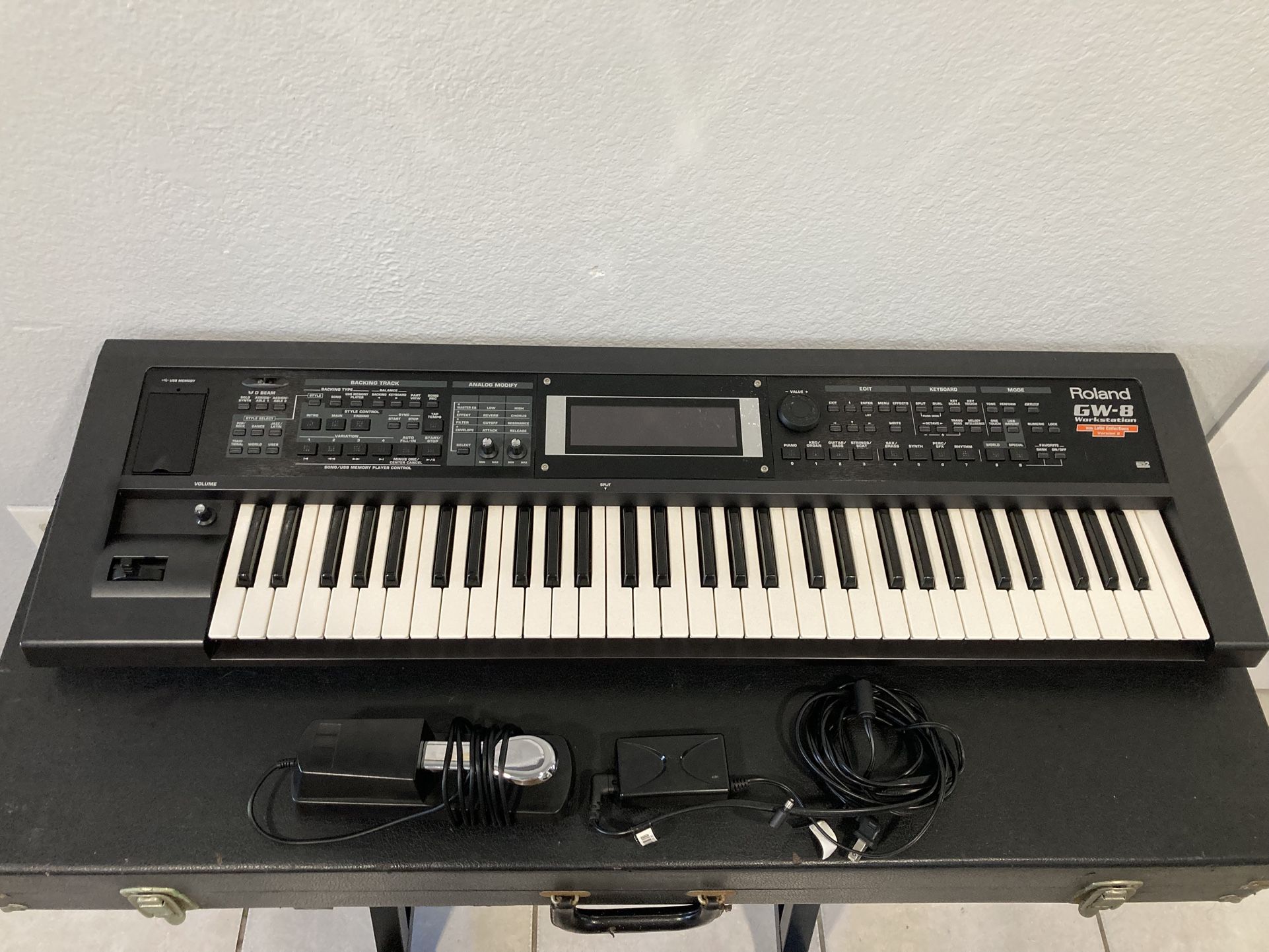 Roland GW-8 Arranger Keyboard Workstation