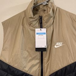 NWT Nike Vest Medium. No Deliveries