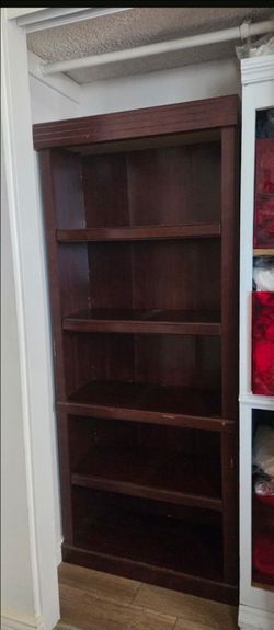 Wooden bookshelf good condition