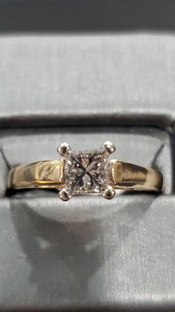 PRINCESS CUT DIAMOND RING
