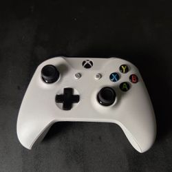 White Xbox One Wireless Controller