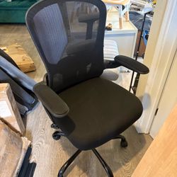 Black Ergonomic Office Chair, Comfort Swivel Home Office Task Chair, Breathable Mesh Desk Chair, Lumbar Support Computer Chair with Flip-up Arms and A