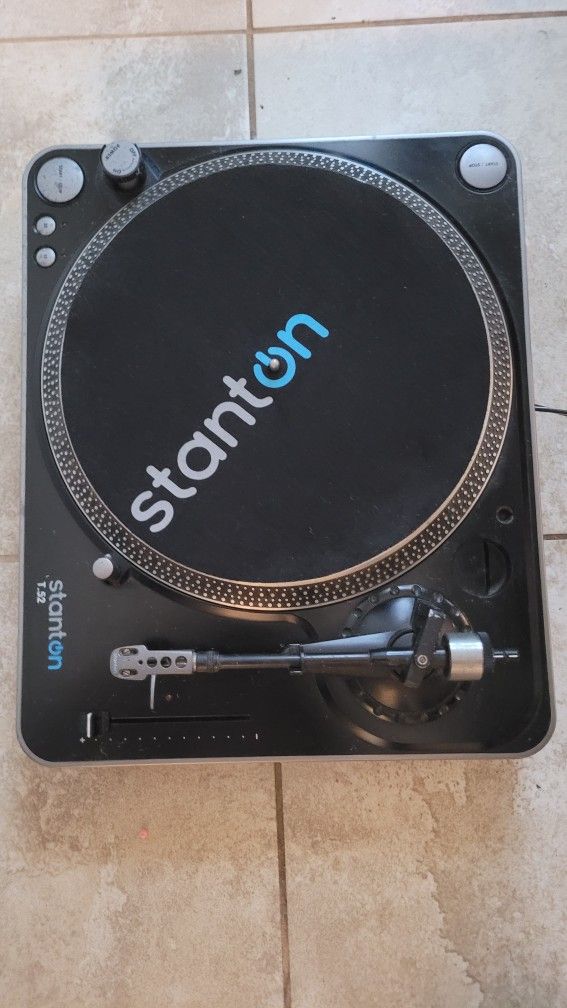 Stanton T52 Turntable