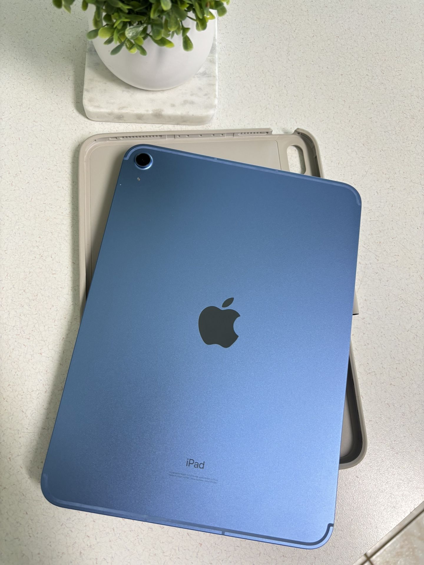 iPad 10th gen 64gb WiFi And Cellular