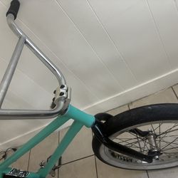 BMX BIKE FOR SELL GOING FOR CHEAP DONT NEED IT 