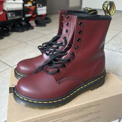Dr Martens (Size 8 Women’s)