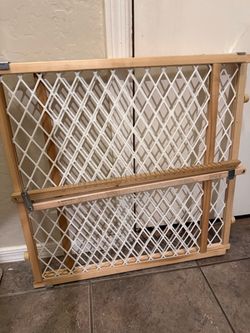 Wood pet/baby gate