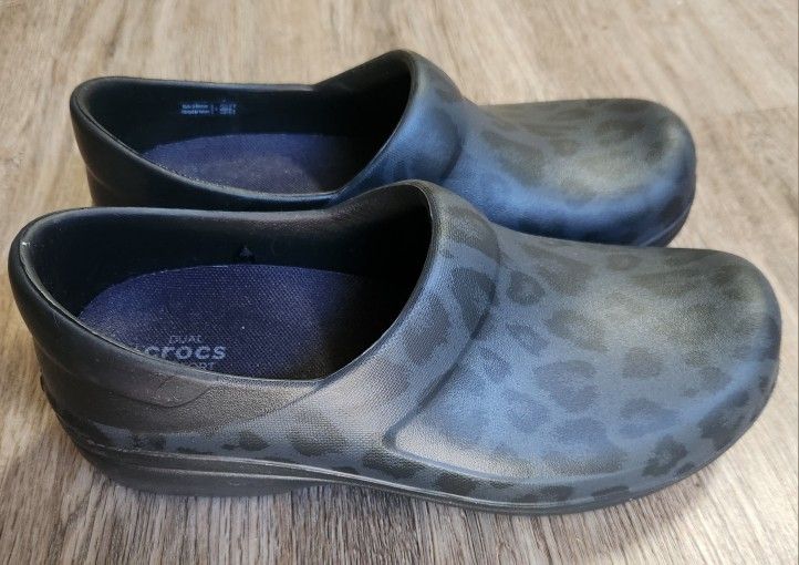 Crocs Clogs Women's Size 8
