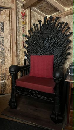 Skull throne halloween