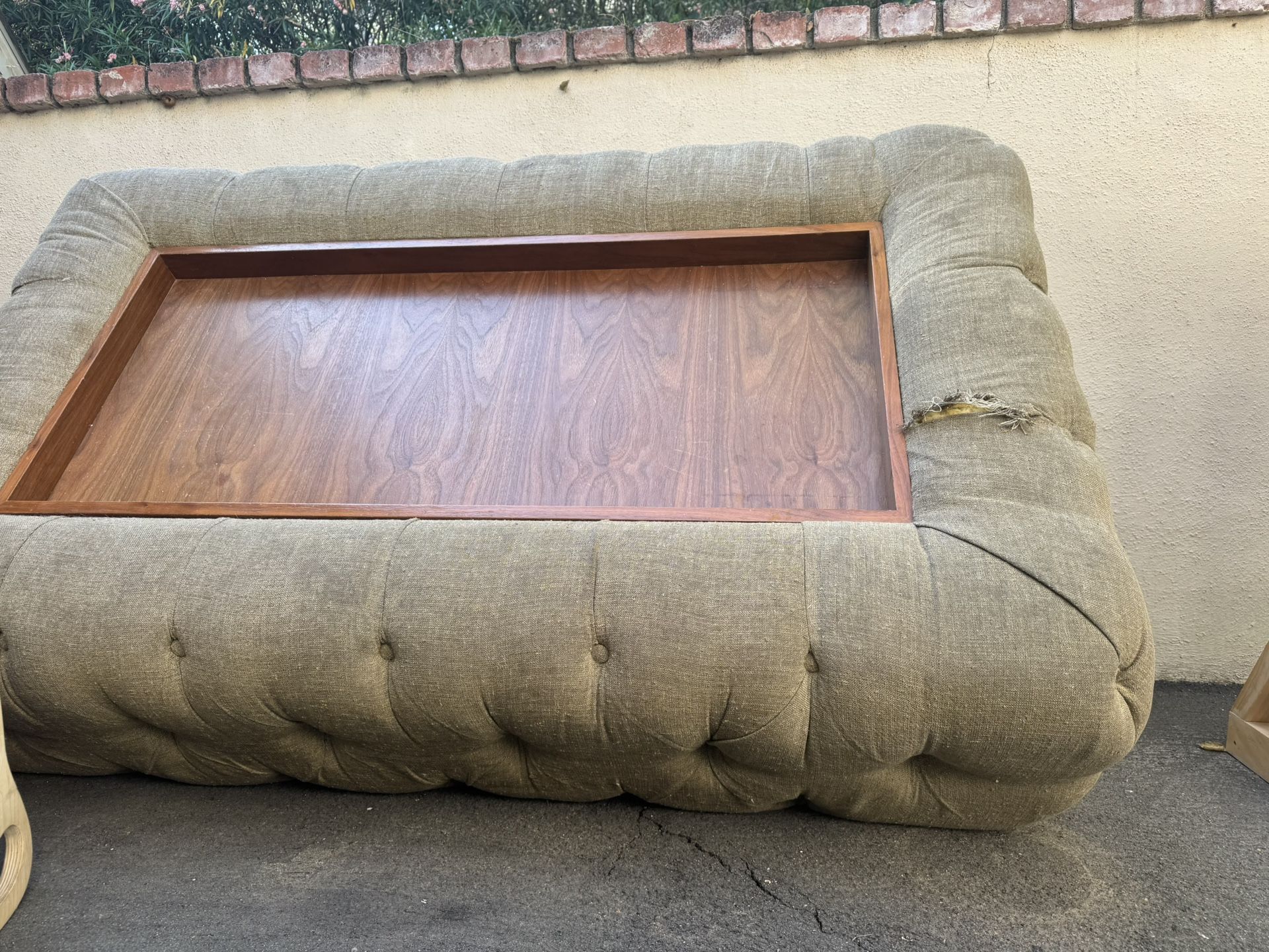 Free ottoman Table