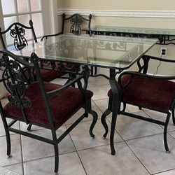 Indoor/outdoor Dining Table With 4 Chairs