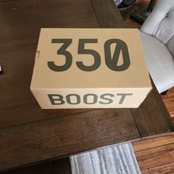 Yeezy  Boost 350 V2