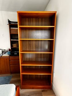 Vintage Mid-Century Modern Teak Bookcase / Bookshelf