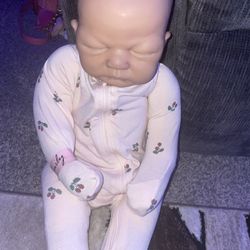 I Have A Reborn Doll By Ashton For Sale For 75 Dollars With Come With The Outfit She’s Has On 