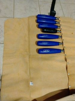 Vintage Maples blue chip bevel edge chisels set leather roll