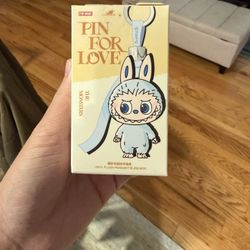 Pop Mart Pin For Love Labubu (M)