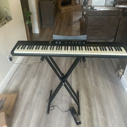Electric Keyboard. 
