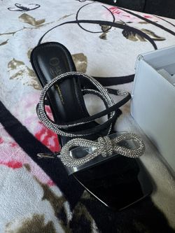 Bow heels