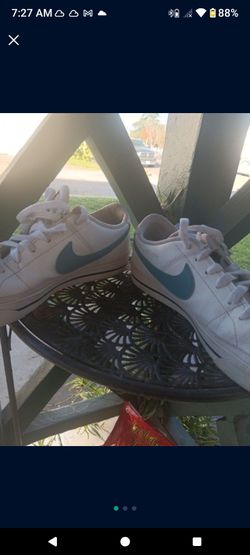 Nike Court Royale (White/Blue) Size 7.5