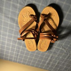 Boc Comfortable brown sandals with floral footbed design. Size 7