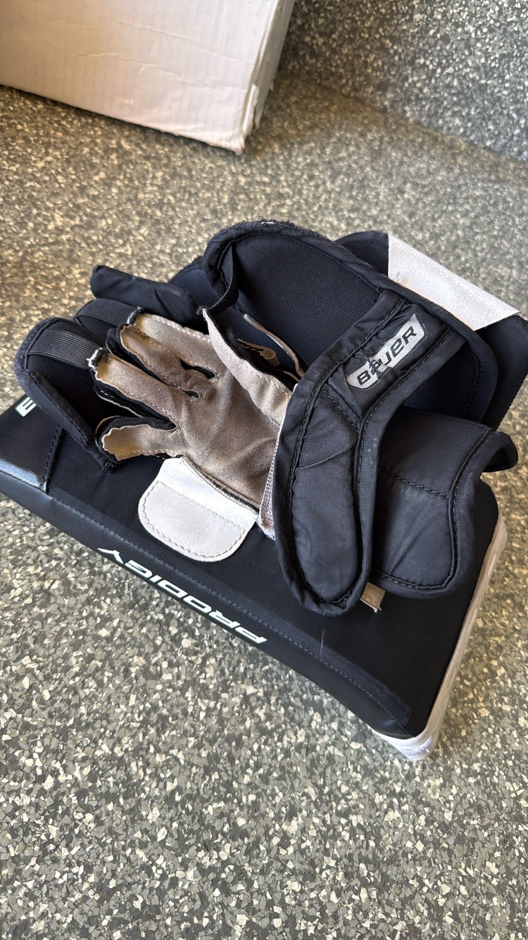 Bauer Youth Regular Blocker- Right
