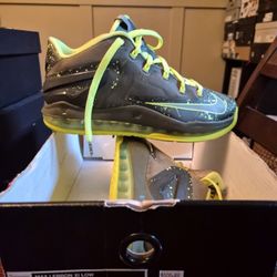 BRAND NEW Nike Max Lebron XI Low Size 7.5
