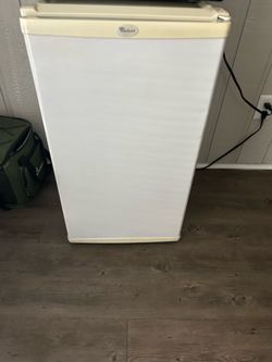 Whirlpool mini fridge