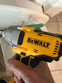 DeWalt 1/2 inch impact and the battery with sock set included