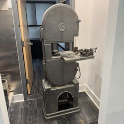 1939 Walker Turner 14 Band Saw. 