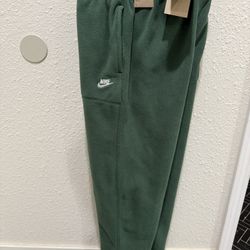 [New with Tags] Green Nike Men’s Size Small Fleece pants with zipper pockets