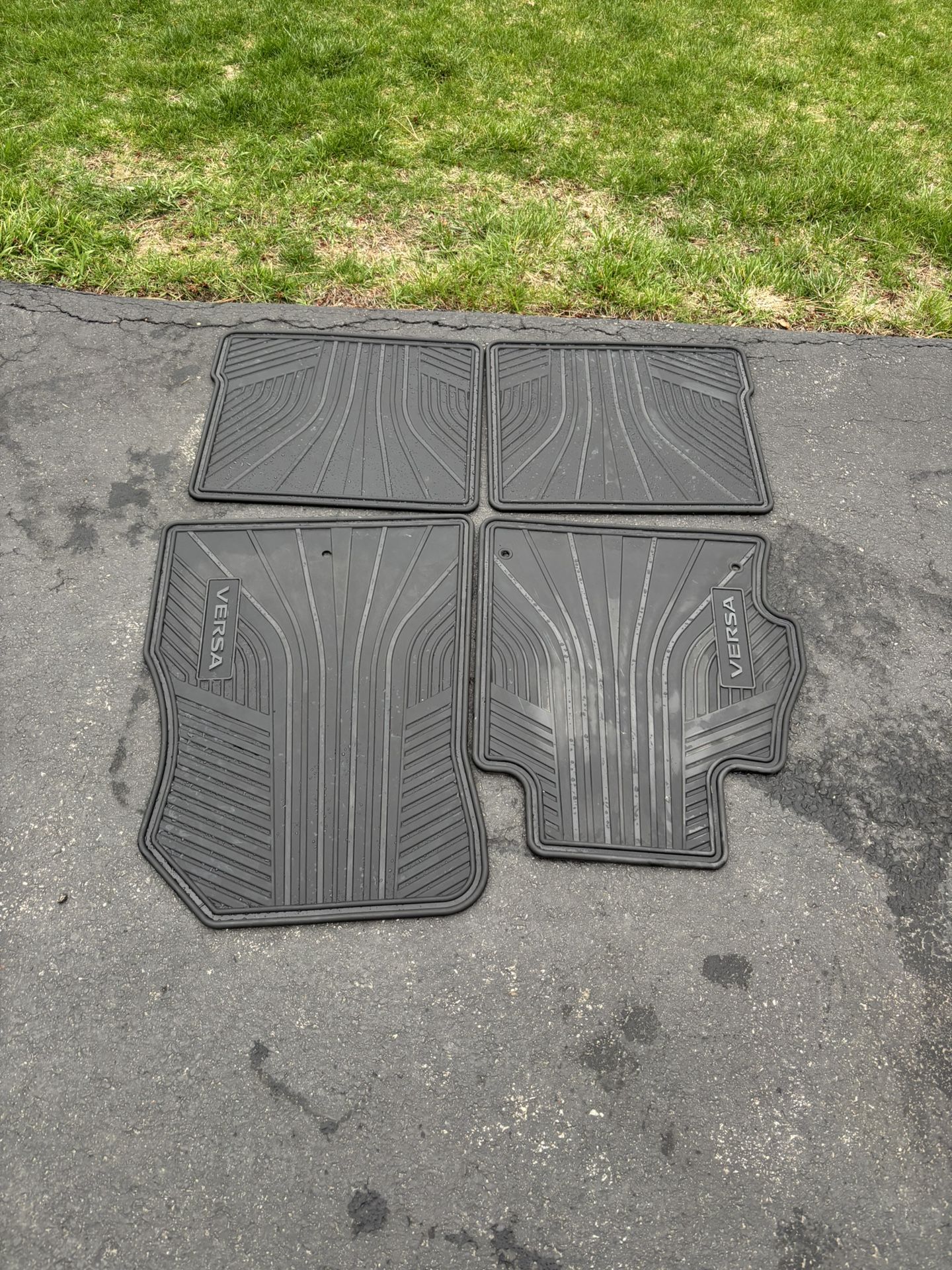 Nissan Versa Floor Matts