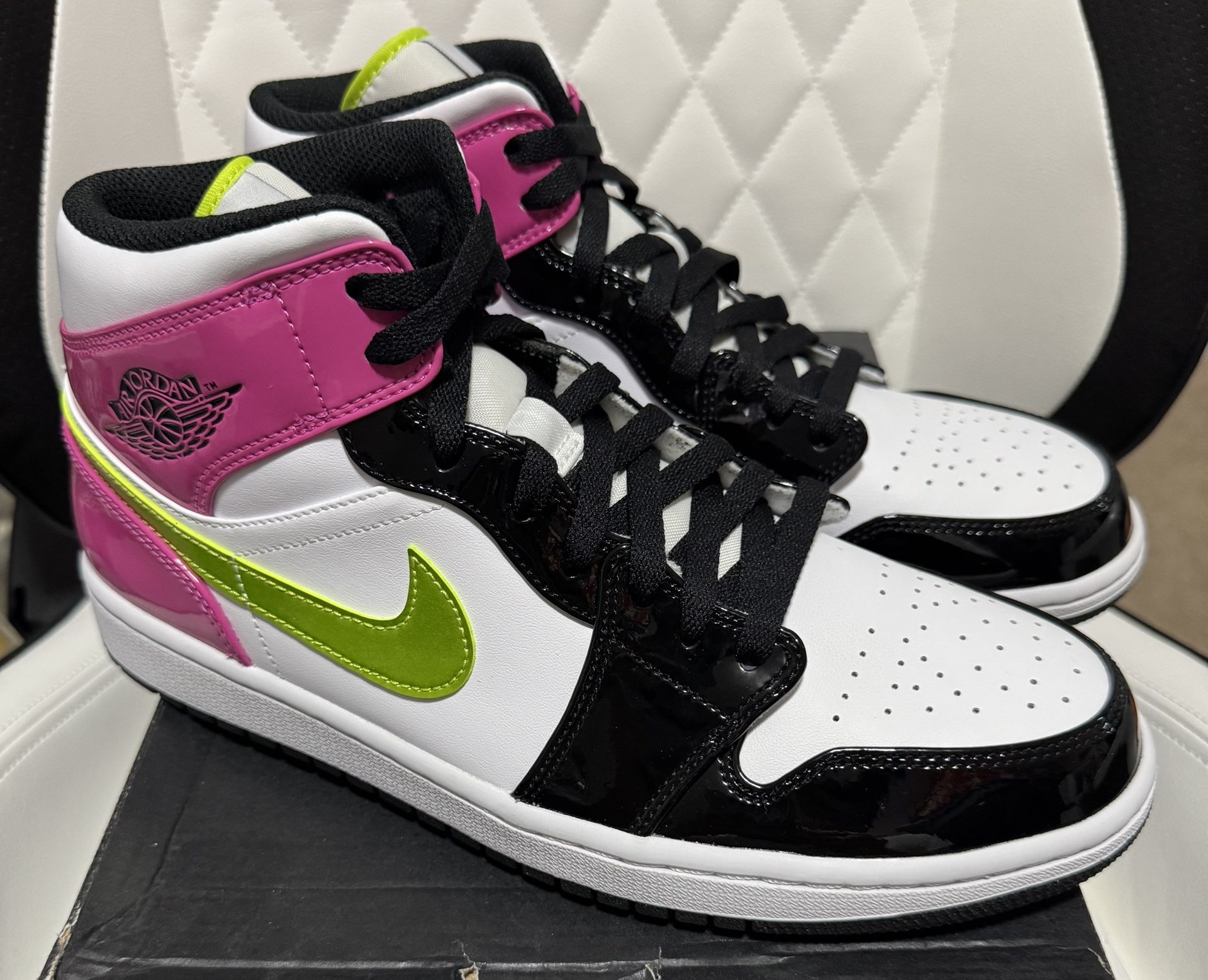 Jordan 1 Mid Cyber Active Fuchsia Size 10.5