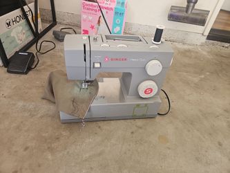 Sewing machine singer heavy duty