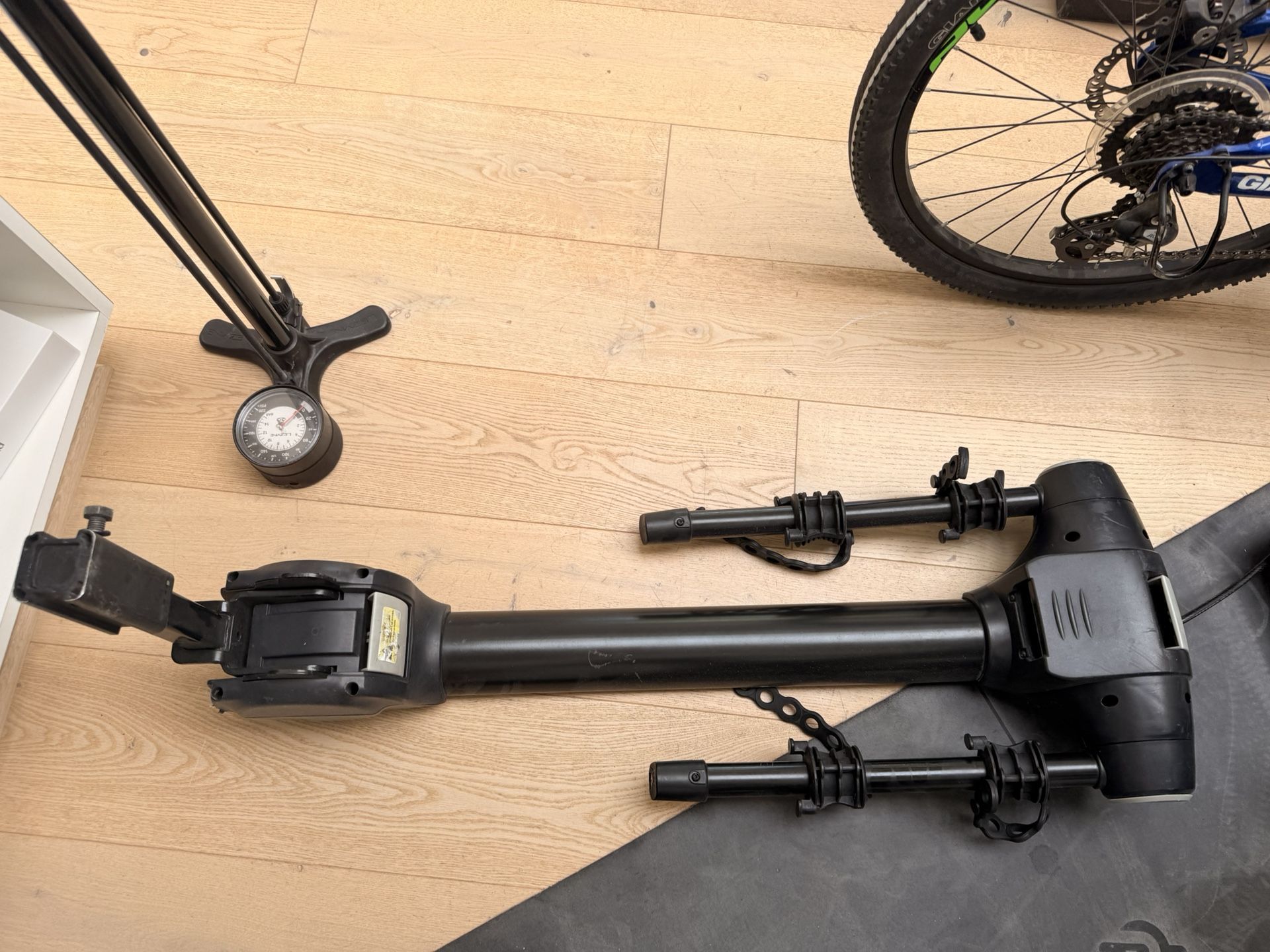 Thule 9028XT Vertex 2-Bike Hitch Rack