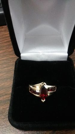 Lady's 10K Gold Ring Set with Garnets