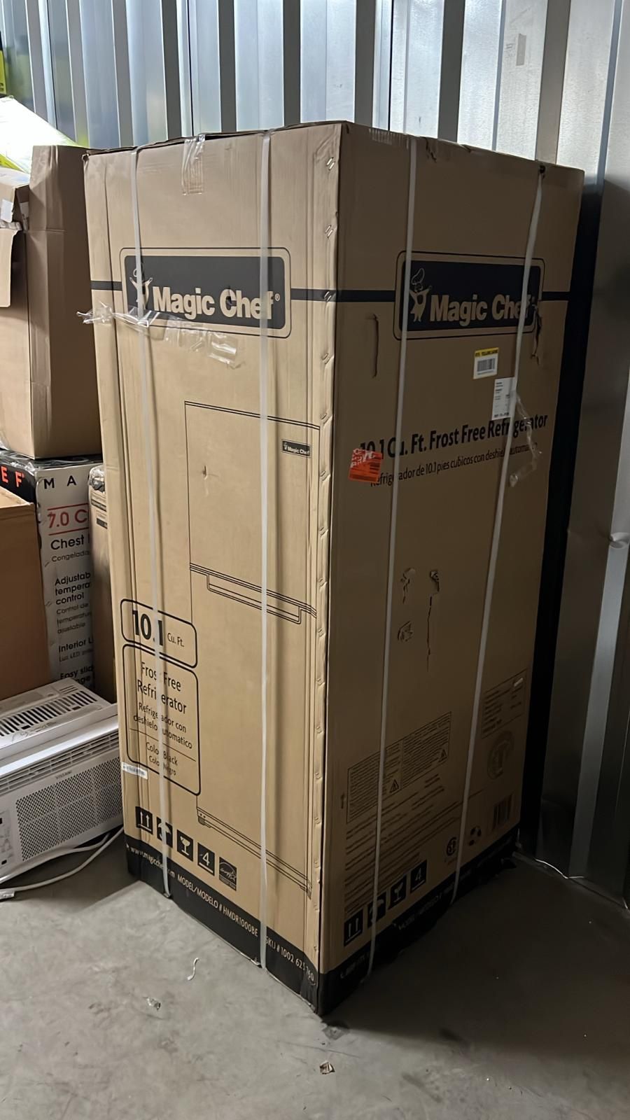 Magic Chef 10.1 cu. ft. Top Freezer Refrigerator in Black New In Box